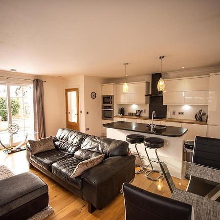 Charming 1Br Cottage With Garden, Spacious Rooms - Part Of Langley Serviced Apartments Several Properties In Wick Wick  Exterior photo