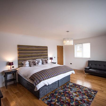Charming 1Br Cottage With Garden, Spacious Rooms - Part Of Langley Serviced Apartments Several Properties In Wick Wick  Exterior photo