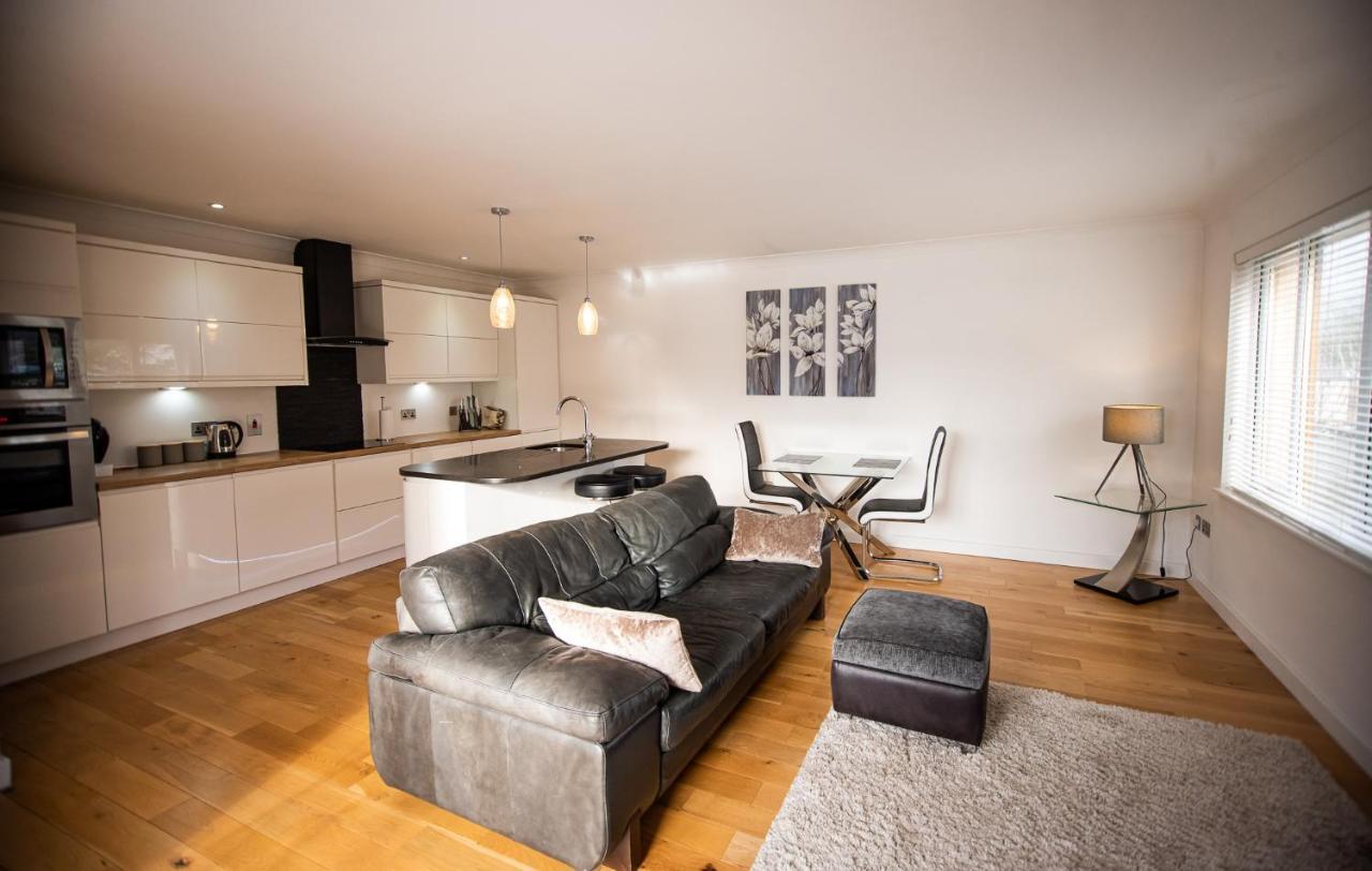 Charming 1Br Cottage With Garden, Spacious Rooms - Part Of Langley Serviced Apartments Several Properties In Wick Wick  Exterior photo
