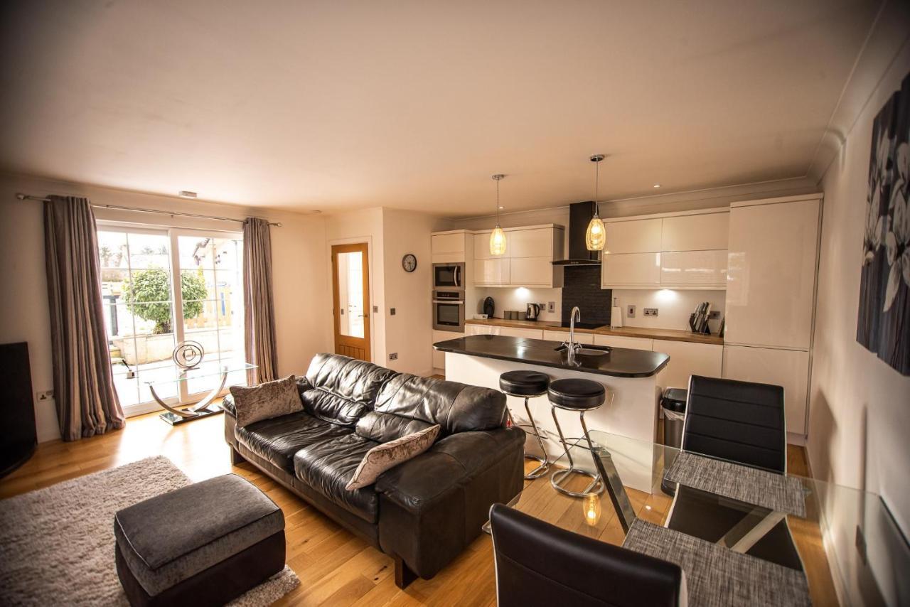 Charming 1Br Cottage With Garden, Spacious Rooms - Part Of Langley Serviced Apartments Several Properties In Wick Wick  Exterior photo