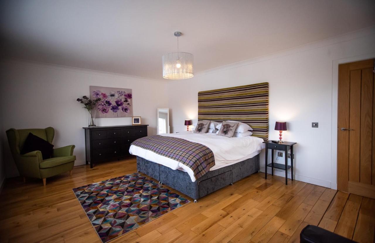 Charming 1Br Cottage With Garden, Spacious Rooms - Part Of Langley Serviced Apartments Several Properties In Wick Wick  Exterior photo