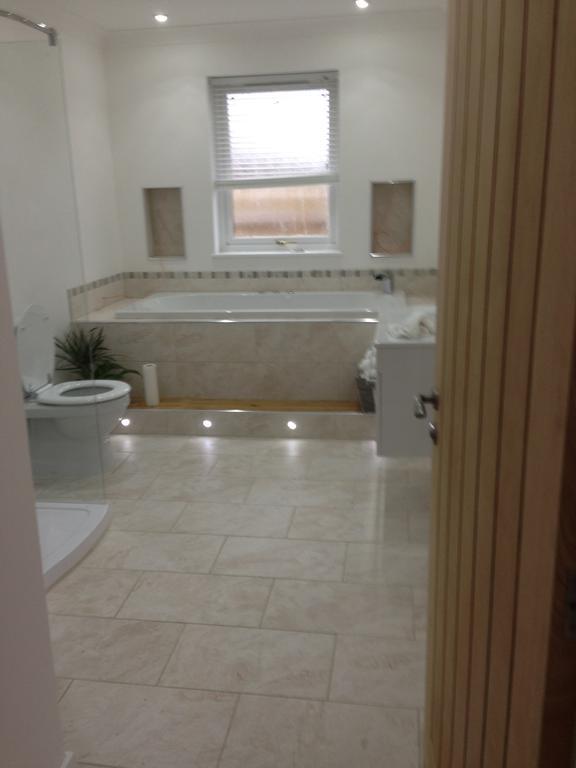 Charming 1Br Cottage With Garden, Spacious Rooms - Part Of Langley Serviced Apartments Several Properties In Wick Wick  Exterior photo