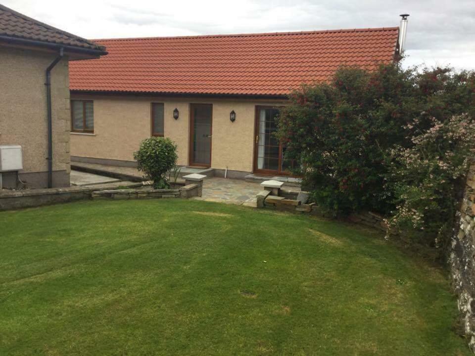 Charming 1Br Cottage With Garden, Spacious Rooms - Part Of Langley Serviced Apartments Several Properties In Wick Wick  Exterior photo